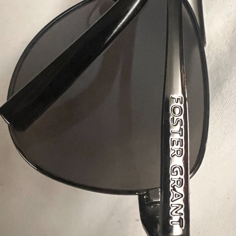 BRAND NEW FOSTER GRANT AVIATOR SHADES